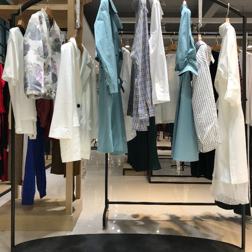 歌莉娅20夏杭精品连衣裙 解读品牌折扣尾货的走份批发模式